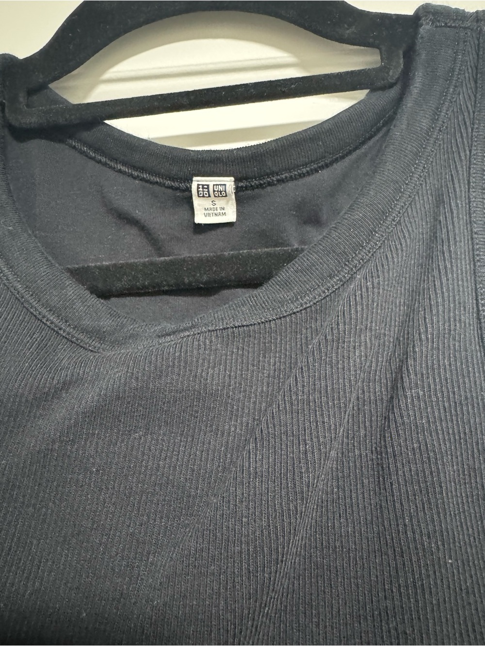 Uniqlo Black Ribbed Crop Tank Top - Picture 3 of 3